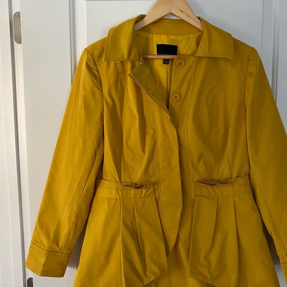 Yellow light jacket - Picture 4 of 4